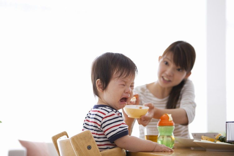 Nhiều cha mẹ thường ép bé ăn khi thấy bé không tăng cân