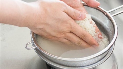 Cách rửa thạch tín trong gạo