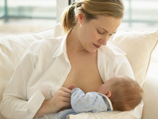 Trẻ sơ sinh bị sốt phải làm sao?